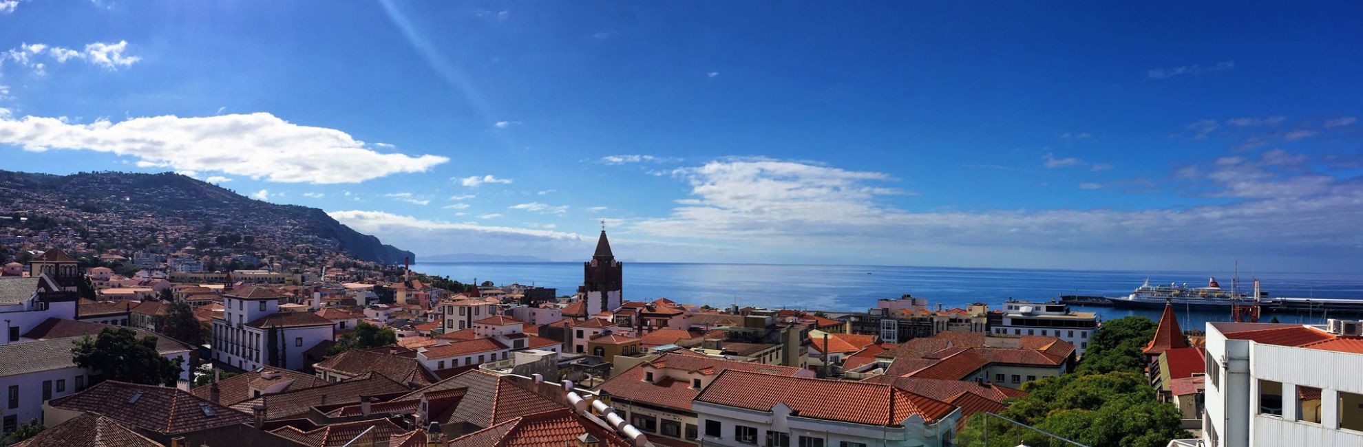 Vue panoramique sur les toîts de Funchal